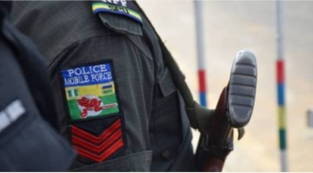 <strong>Nigerian Policeman Accidently Shoots Colleague Dead On Their Way To Collect N20,000 Bribe In Delta</strong>